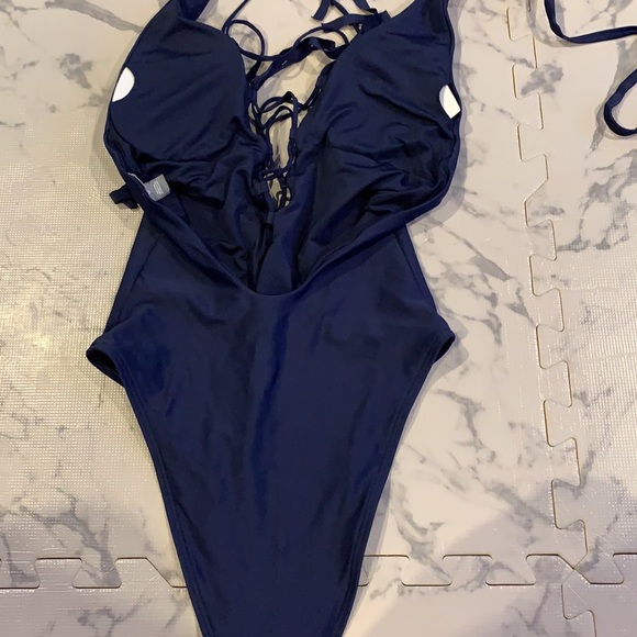 Aerie one piece bathing suit - Picture 3 of 4
